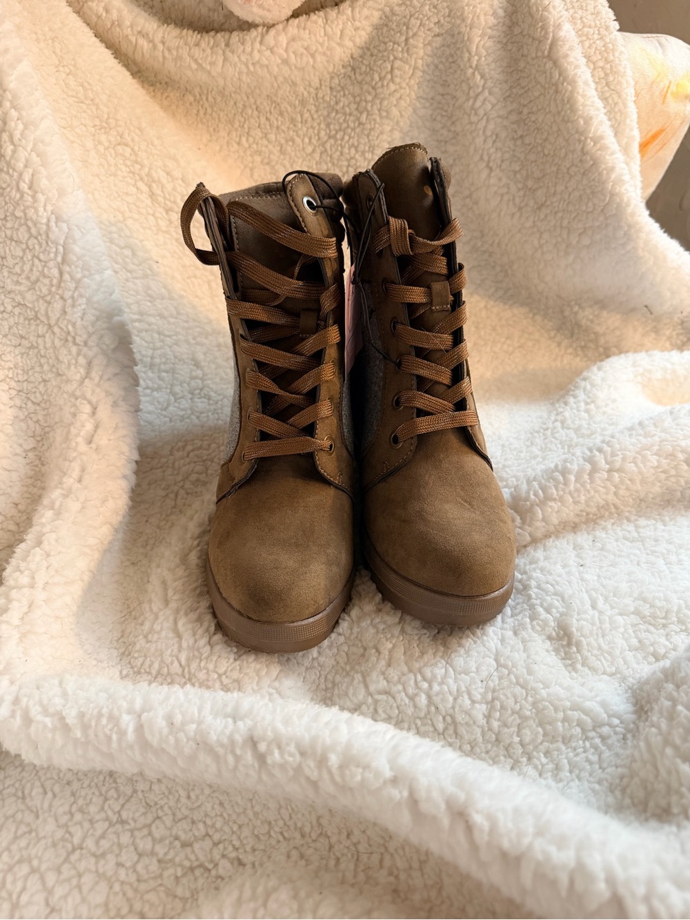 Serra Ladies Wedge Booties Size 9 NWT Tan Grey Faux Suede Sorel Lexie Style